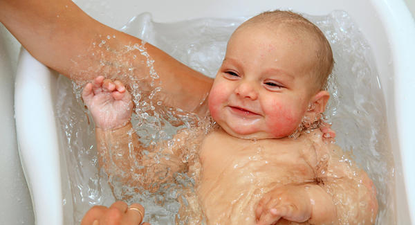 How to bathing your baby safely (all precautions)